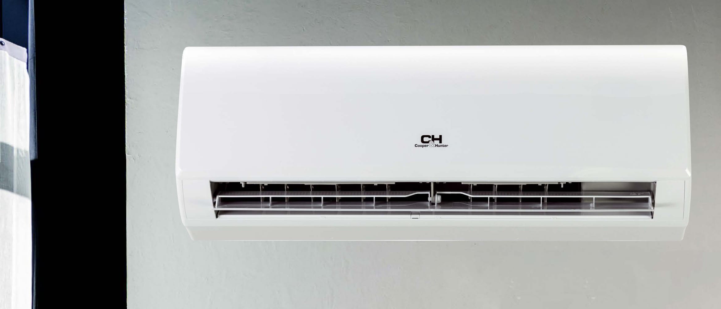 Cooper&Hunter ARCTIC NG CH-S12FTXLA2-NG baltas šilumos siurblys oras-oras svetainės sienoje