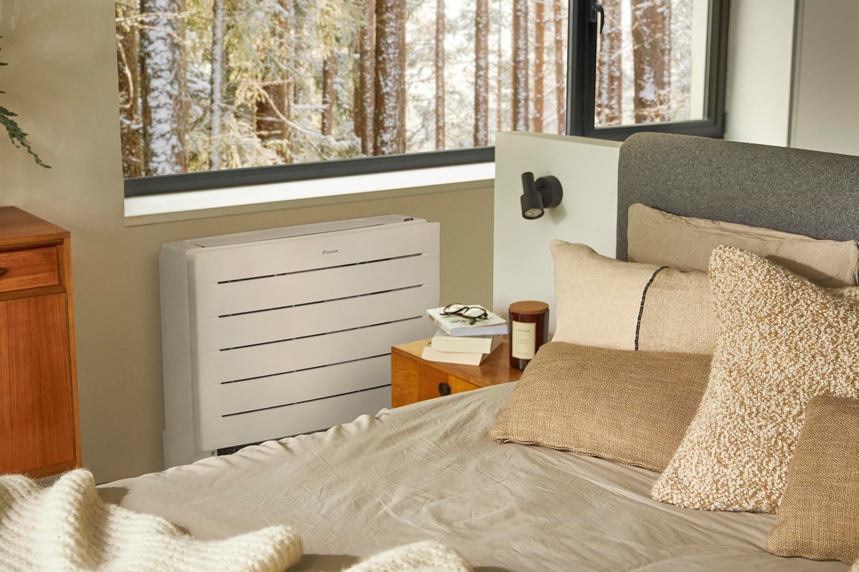 Daikin NORDIC Perfera grindinis blokas po miegamojo langu žiemą
