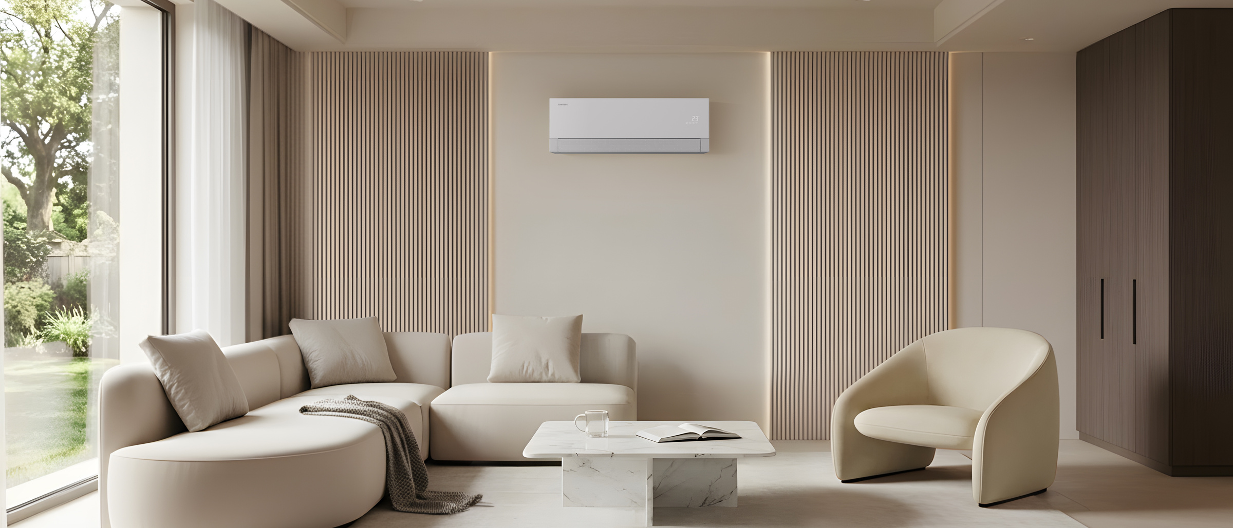 Samsung WindFree Première AR70H24C1AWNEU Essential White oro kondicionierius šviesioje svetainėje