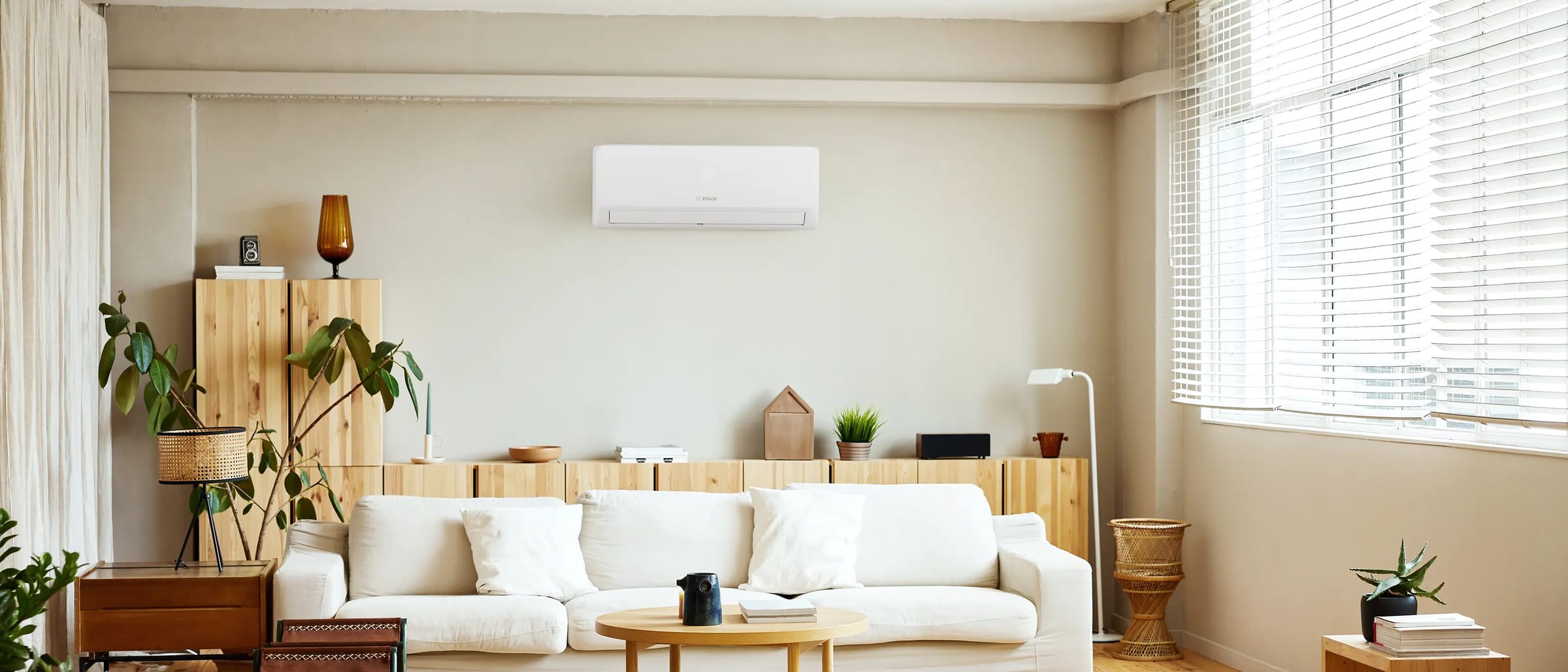 Bosch Climate 3200i oro kondicionierius CL3200iU W 70 E + CL3000i 70 E saulėtoje svetainėje