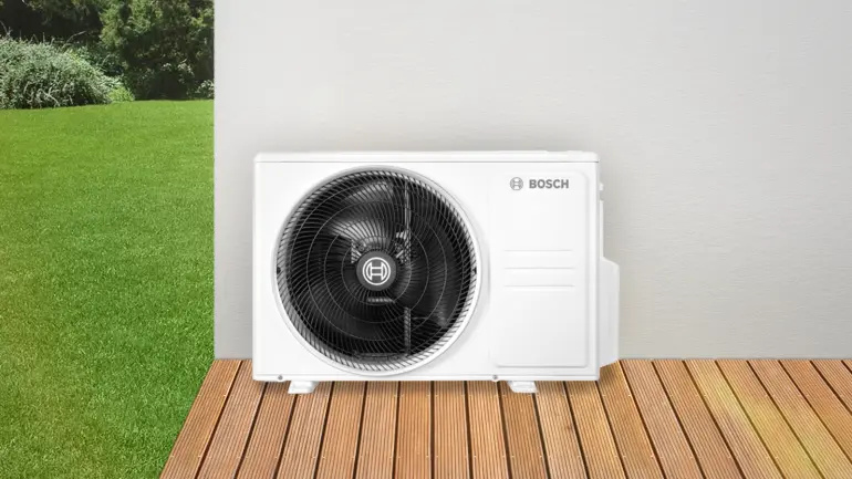 Bosch Climate 5000 M lauko blokas CL5000M 125/5 E ant medinės terasos prie namo