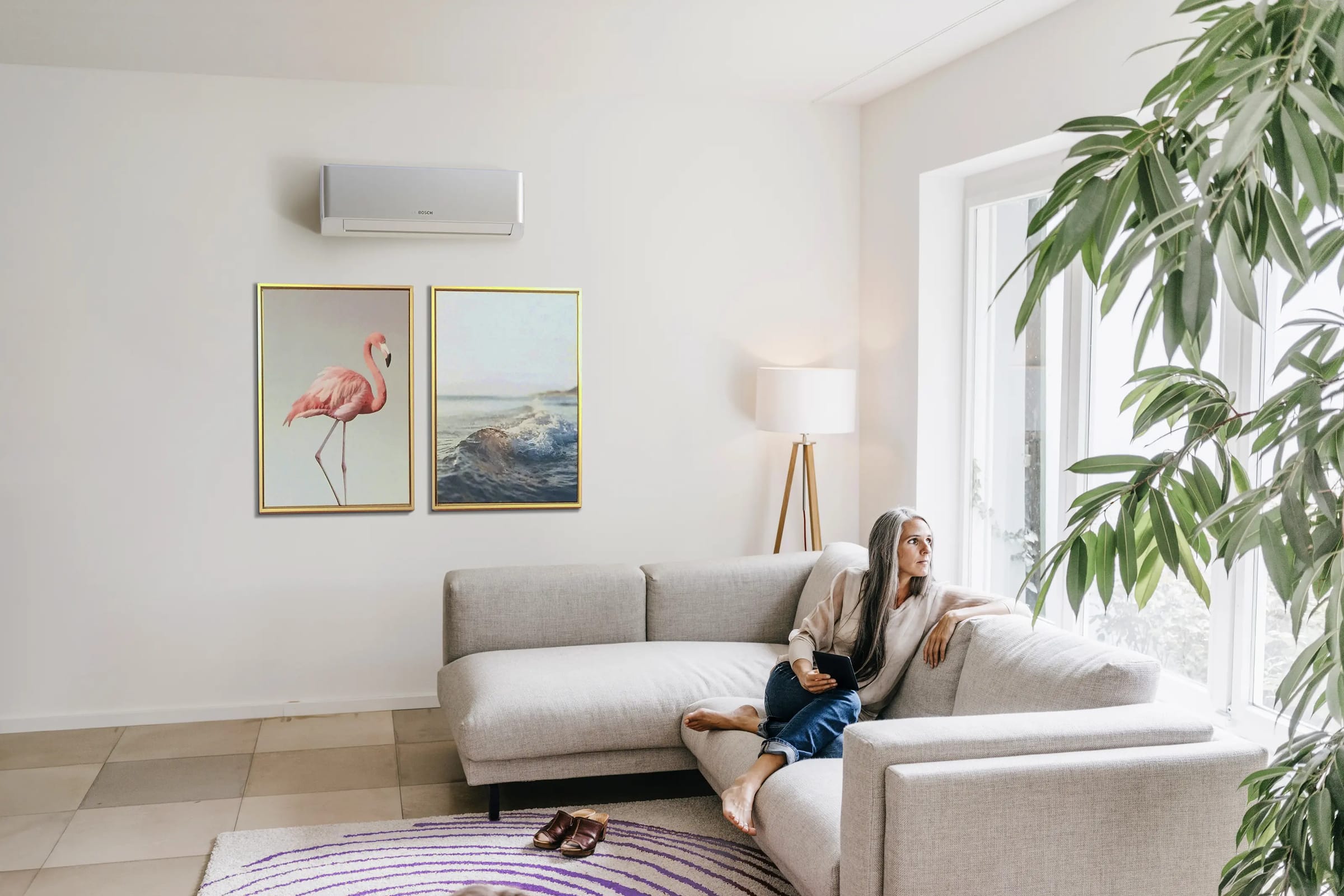 Bosch Climate 7100i CL7100i W 50 HES sidabrinis tylus vidinis blokas svetainėje virš paveikslų